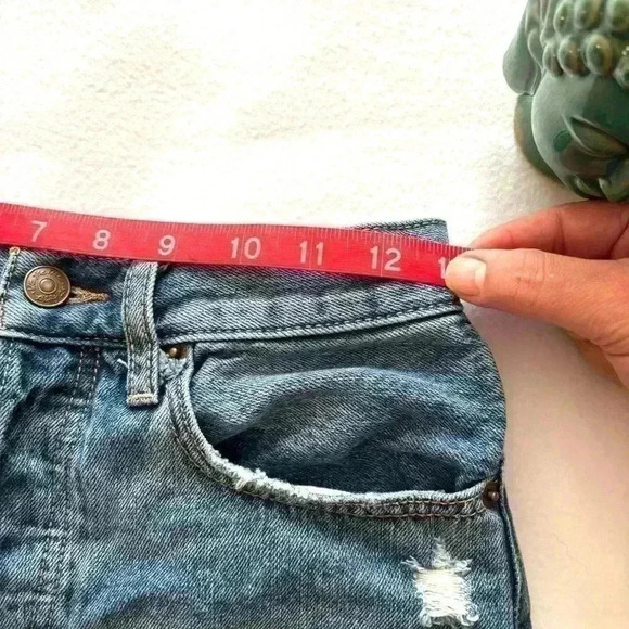 Free People Button Fly Distress Faded Midrise Denim Jean Shorts Size 26 - Picture 14 of 14